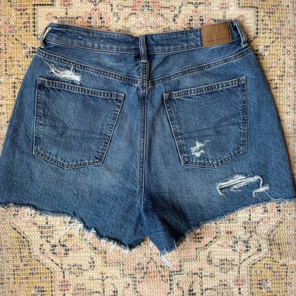 American Eagle Highest Rise Mom Denim Cut Off Shorts Women’s size 6 Distressed - Picture 5 of 5